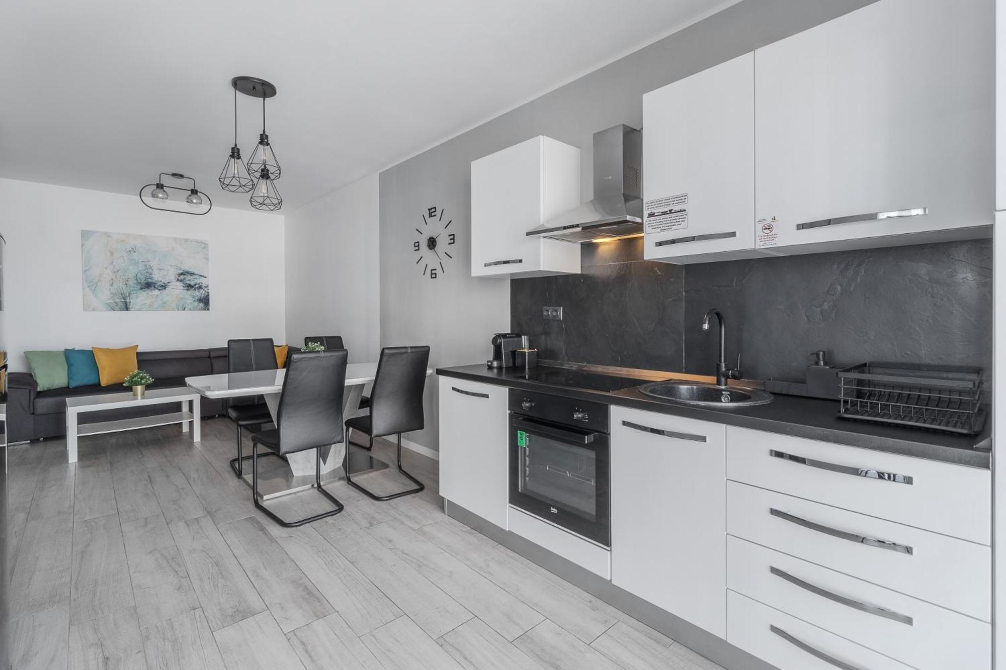 Ceyrat Flat Apartment Oradea Exterior photo
